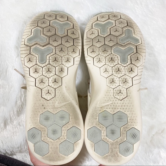 Women’s Nike Free Training Flyknit 3 Sneakers in Champagne Size 7.5 - Picture 6 of 10